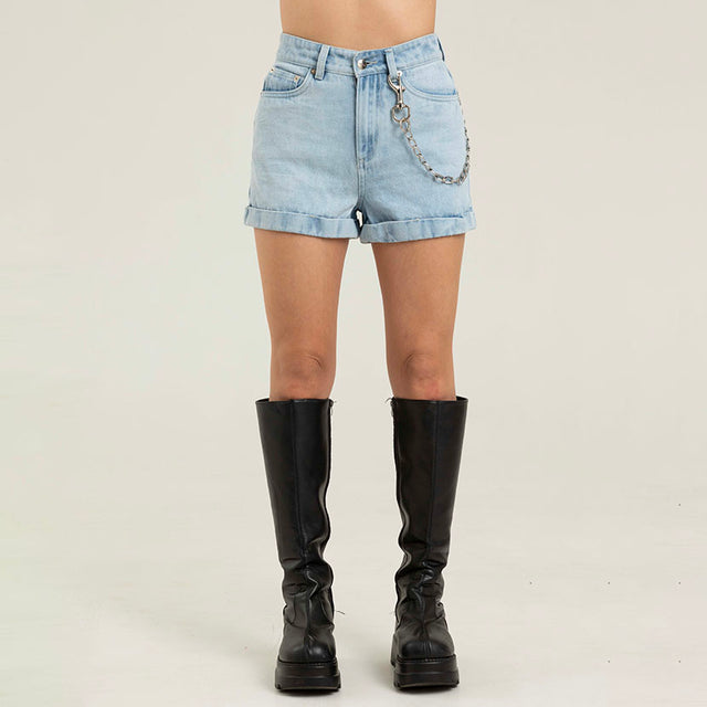 LIGHT WASH DENIM SHORT