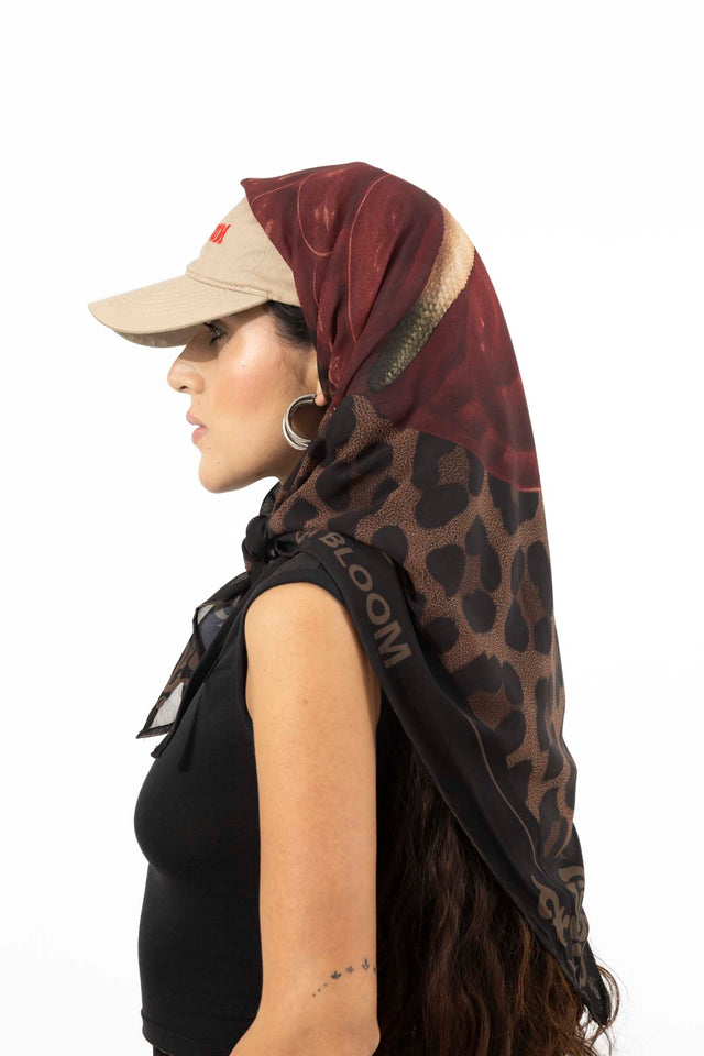 scarf en chifón con animal print eleva cualquier look con estilo y actitud. Ideal para climas cálidos y outfits versátiles bandana pañuelo