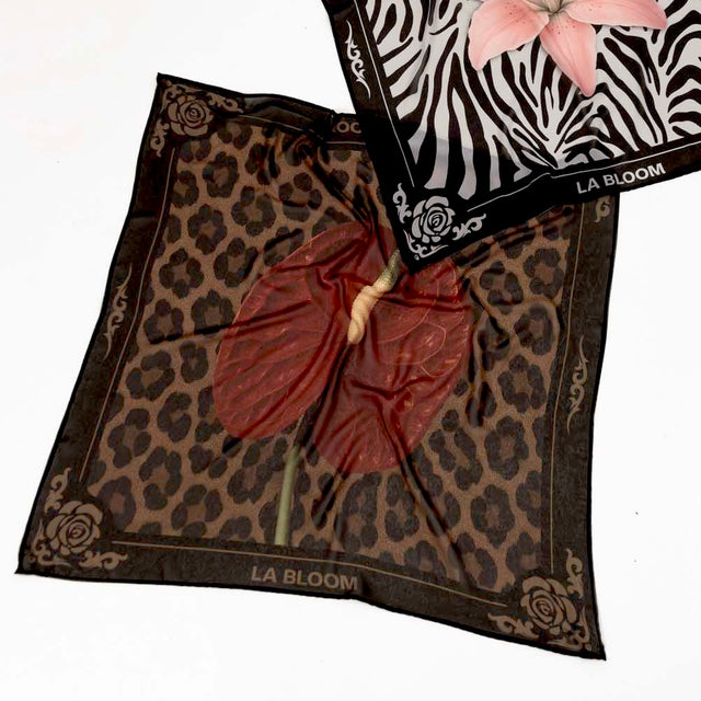 scarf en chifón con animal print eleva cualquier look con estilo y actitud. Ideal para climas cálidos y outfits versátiles bandana pañuelo
