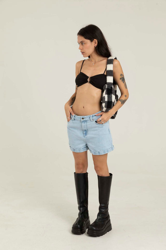 LIGHT WASH DENIM SHORT