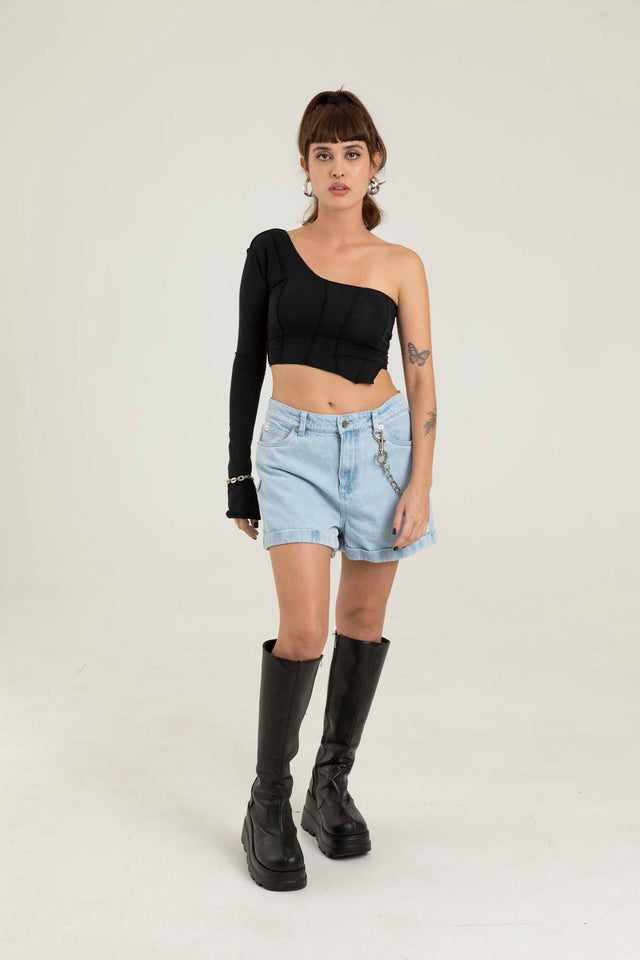 LIGHT WASH DENIM SHORT